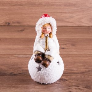 Керамическая фигурка "Снегурочка на шаре" 9*8*16 см