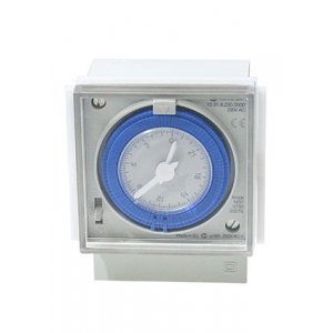 12.31.8.230.0000, Реле времени механическое суточное; монтаж на панель; 1СO 16A; питание 120...230В