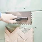 Гладилка нержавеющая 130х270 мм, зуб 10х10 мм, пластиковая ручка