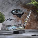 Держатель «Третья рука» REXANT, 2 зажима, лупа 90 мм + 2 х 34 мм, подставка паяльника, LED подсветка (ZD-126-3)