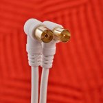 Шнур ТВ гнездо - ТВ штекер, угловой, длина 1,5 метра, белый  REXANT