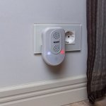 Ультразвуковой отпугиватель вредителей с LED индикатором (S90)  REXANT