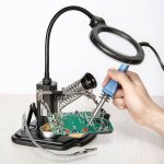 Держатель «Третья рука» REXANT, «МАСТЕР», 3 зажима, лупа 90 мм, подставка паяльника, стенд припоя, LED подсветка (ZD-10Y)